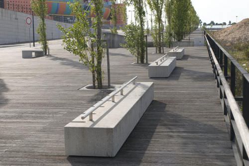Rastrelliera per biciclette a pavimento - SOLTAS : STADIUM - A Amop Synergies - per spazi pubblici / in acciaio inossidabile / in calcestruzzo
