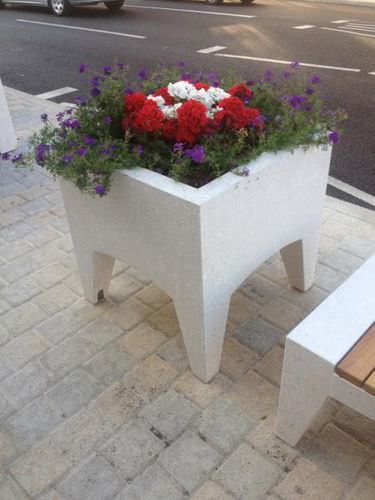 Fioriera in calcestruzzo - LORD: Planters - A Amop Synergies - quadrata / contemporanea / per spazi pubblici