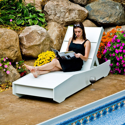 Lettino prendisole contemporaneo - THE 405 - Loll Designs - in polietilene ad alta densità HDPE / da giardino / per piscina