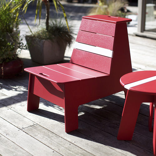 Poltrona contemporanea - RACER - Loll Designs - in polietilene ad alta densità HDPE / 100% riciclabile / da giardino