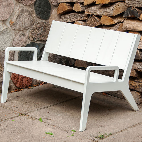 Panca da giardino contemporanea - N°.9 - Loll Designs - in polietilene / con schienale / con braccioli