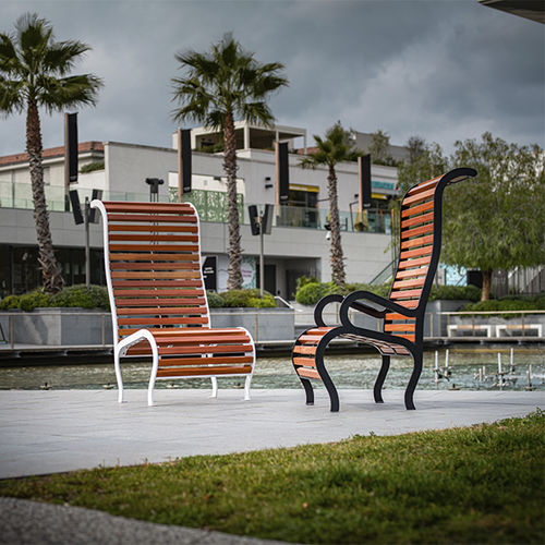Sedia da giardino contemporanea - M-A KUSTOM - CYRIA | Mobilier Urbain - da esterno / in legno / con supporto in acciaio
