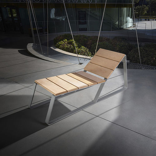 Lettino prendisole contemporaneo - KAISEKI - CYRIA | Mobilier Urbain - in legno / in acciaio termolaccato / da spiaggia