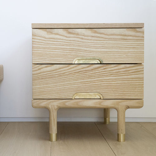 Comodino contemporaneo - SIMPLE - Kalon Studio - in frassino / rettangolare / con cassetti