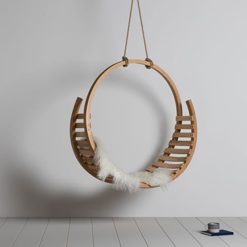Sedia sospesa contemporanea - AMBLE - Tom Raffield - da esterno / da interno / in frassino