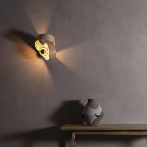 Applique contemporanea - VERSO  - Tom Raffield - da interno / in rovere / in noce