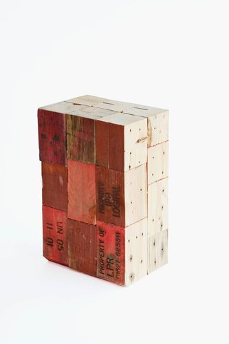 Sgabello contemporaneo - PALLET  - studiomama - in legno / con base centrale / in materiale di recupero