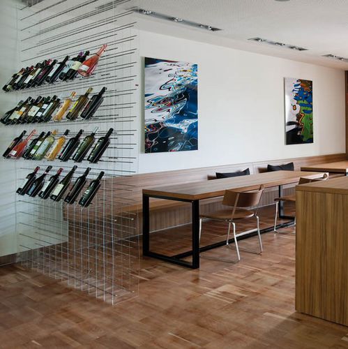 Scaffale per bottiglie di vino - ESIGO WINE BAR 01 - ESIGO - a paravento / pavimento-soffitto / contemporaneo