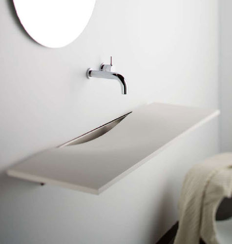 Lavabo sospeso - ONDA - Omvivo - in Solid Surface / con specchio regolabile / rettangolare