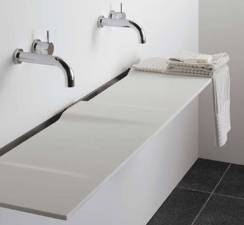 Lavabo sospeso - LINEA - Omvivo - in Solid Surface / con piano integrato / doppio