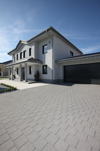 Pavé in calcestruzzo - PASERO - Kronimus AG Betonsteinwerke - carrabile / drenante / per spazio pubblico