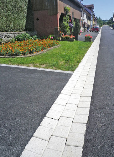 Canaletta pavimentata - WATER-LINE - Kronimus AG Betonsteinwerke - in calcestruzzo / per strade