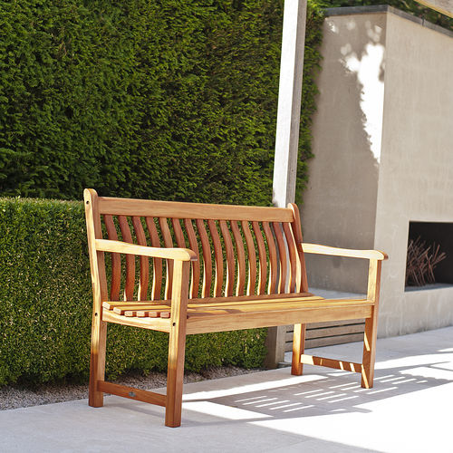 Panca da giardino classica - Cornis Broadfield - Alexander Rose - in legno / con schienale / con braccioli