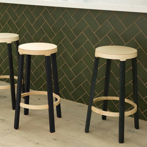 Sgabello da bar contemporaneo - STEP - Established and sons - in frassino / con supporto in frassino / con 4 gambe