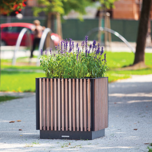 Fioriera in pino - FLORIUM - mmcité street furniture - in legno di latifoglie / in acacia / in acciaio galvanizzato