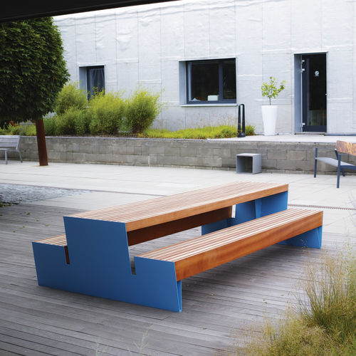 Tavolo da picnic contemporaneo - BLOCQ - mmcité street furniture - in legno di latifoglie / in pino / con supporto in acciaio galvanizzato
