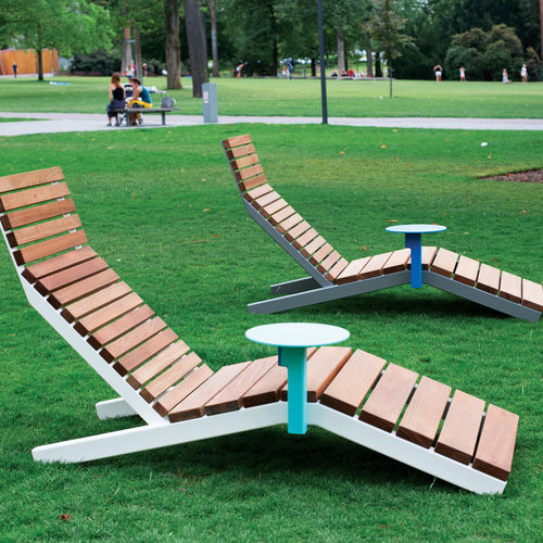 Lettino prendisole contemporaneo - RIVAGE - mmcité street furniture - in legno esotico / in legno massiccio / in acciaio inossidabile