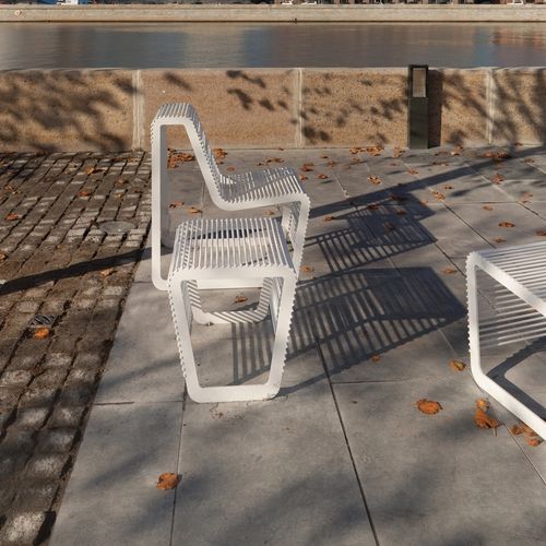Sgabello contemporaneo - LIMPIDO - mmcité street furniture - in acciaio galvanizzato / con supporto in acciaio galvanizzato / a slitta