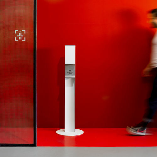 Dispenser di gel igienizzante da terra - SANIT - mmcité street furniture - senza contatto / in acciaio inossidabile / in alluminio