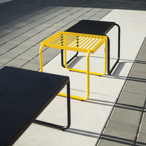 Sgabello contemporaneo - STACK - mmcité street furniture - in HPL / in acciaio galvanizzato / con supporto in acciaio galvanizzato
