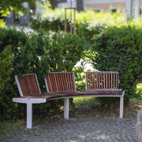 Panca per spazi pubblici contemporanea - VERA SOLO - mmcité street furniture - in legno di latifoglie / in pino / in acciaio galvanizzato
