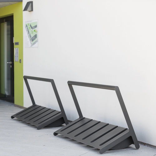 Rastrelliera per biciclette a pavimento - VELO - mmcité street furniture - per spazi pubblici / in acciaio galvanizzato / professionale