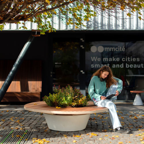 Fioriera in calcestruzzo ad alte prestazioni - CONICS - mmcité street furniture - conica / contemporanea / per spazi pubblici