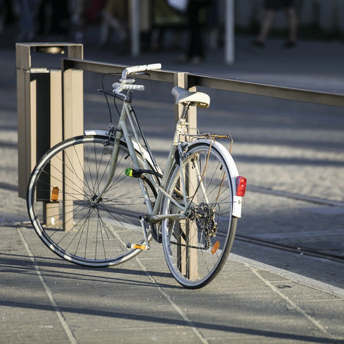 Ringhiera in acciaio inossidabile - LOTLIMIT - mmcité street furniture - in cavi di acciaio / a sbarre / da esterno