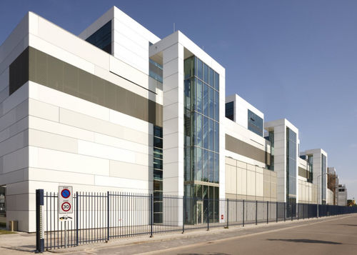 Pannello sandwich per rivestimento di facciata - EURAMAX COATED PRODUCTS - rivestimento in alluminio / anima alveolare