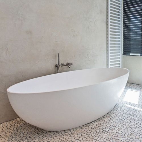 Vasca da bagno ovale - SALINAS - COCOON - ad isola / per ambiente abitativo / in Solid Surface