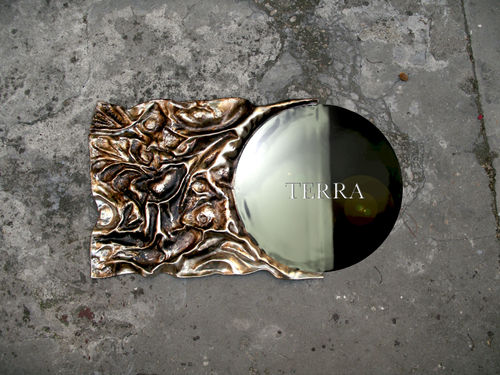 Specchio a muro - TERRA - marco mazzei - contemporaneo / rotondo / in metallo