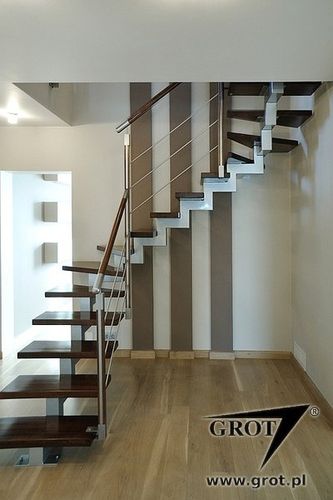 Scala a U - IZA 1 - GROT - con gradini in legno / con struttura in metallo / contemporanea