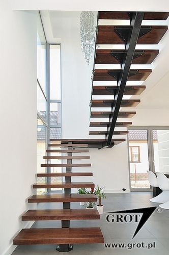 Scala a U - INGA 1 - GROT - con gradini in legno / con struttura in metallo / contemporanea