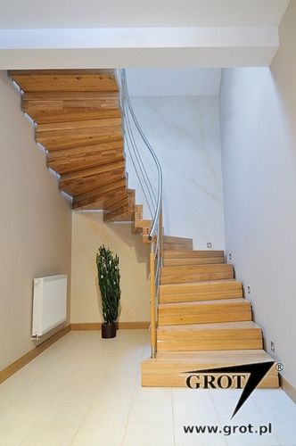 Scala a U - ZUZANNA 2 - GROT - con gradini in legno / con struttura in metallo / contemporanea