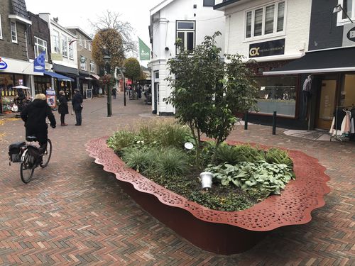 Fioriera in acciaio con rivestimento a polvere - BAARN - ANAE street furniture - contemporanea / per spazi pubblici / marrone