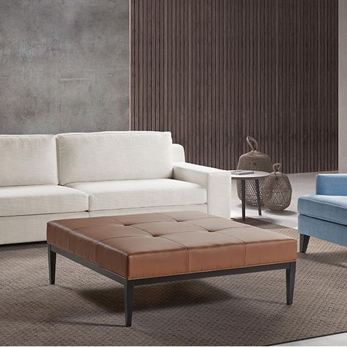 Ottomana contemporanea - SOFIA - MANUEL LARRAGA - in pelle / in legno / imbottita