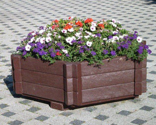 Fioriera in plastica riciclata - Architectural Street Furnishings - rettangolare / con panchina integrata / contemporanea