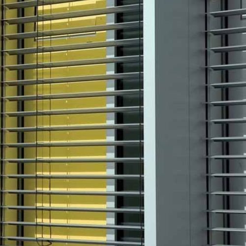 Frangisole in alluminio - Solaris Tende srl - per facciata / per finestra / verticale