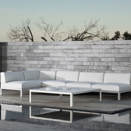 Tavolino basso contemporaneo - DATS - bivaq - in vetro / in porcellana / con supporto in alluminio laccato