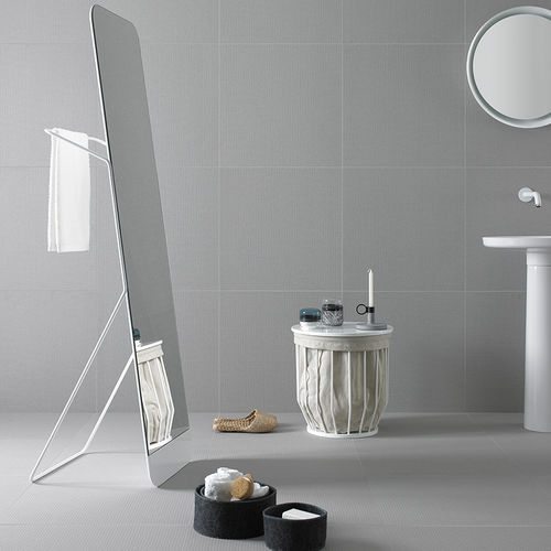 Specchio da bagno da terra - BOWL - Inbani - contemporaneo / rettangolare / in metallo