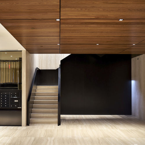Scala di gamma superiore - HUDSON YARDS, NEW YORK - EeStairs - a L / con gradini in pietra / con struttura in acciaio laccato