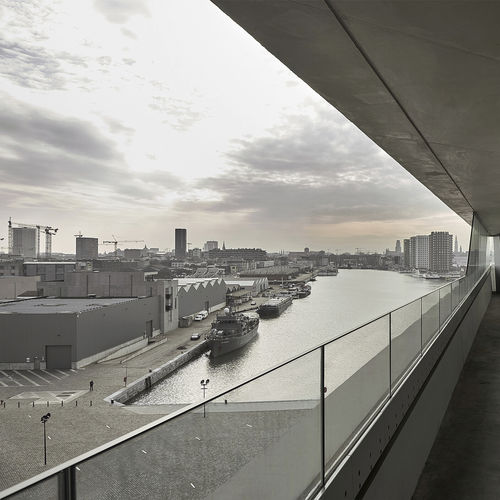 Ringhiera in metallo - HAVENHUIS, ANTWERPEN - EeStairs - pannelli in vetro / da esterno / da interno