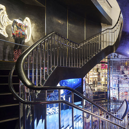Scala di gamma superiore - VICTORIA'S SECRET, 5TH AVE, NEW YORK - EeStairs - elicoidale / con gradini in metallo / con struttura in metallo
