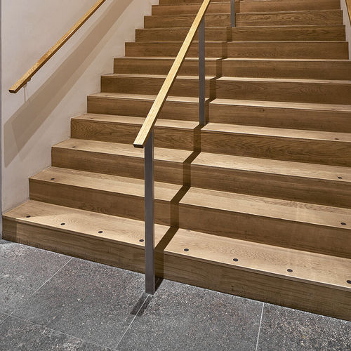Scala di gamma superiore - ANNE FRANKSTICHTING, AMSTERDAM - EeStairs - dritta / con gradini in quercia / con struttura in legno