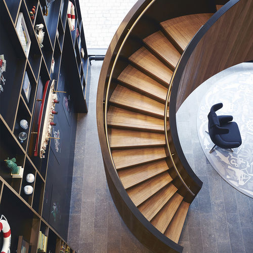 Scala di gamma superiore - CITIZENM, ROTTERDAM - EeStairs - elicoidale / con gradini in legno / con struttura in legno