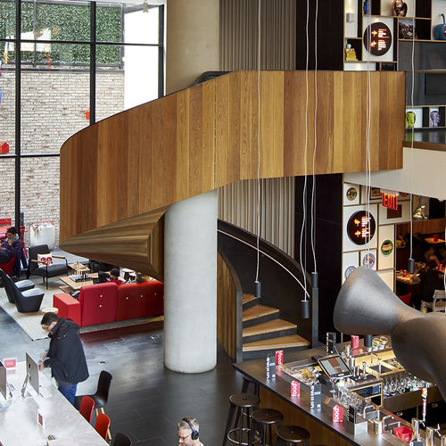 Scala di gamma superiore - CITIZENM, BOWERY, NEW YORK - EeStairs - elicoidale / con gradini in legno / con struttura in legno
