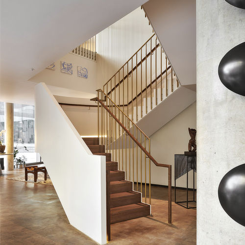 Scala di gamma superiore - ONE BLACKFRIARS HOTEL, LONDON - EeStairs - elicoidale / con gradini in legno / con struttura in metallo