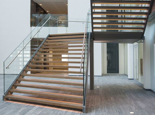 Scala di gamma superiore - THE EDGE, AMSTERDAM - EeStairs - dritta / a U / con gradini in quercia