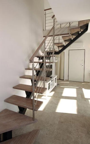 Scala a U - GERANIO A - New Living srl - con gradini in legno / con struttura in acciaio / contemporanea