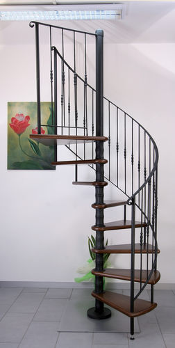 Scala a chiocciola - MIMOSA - New Living srl - con gradini in legno / con struttura in ghisa / con struttura in metallo